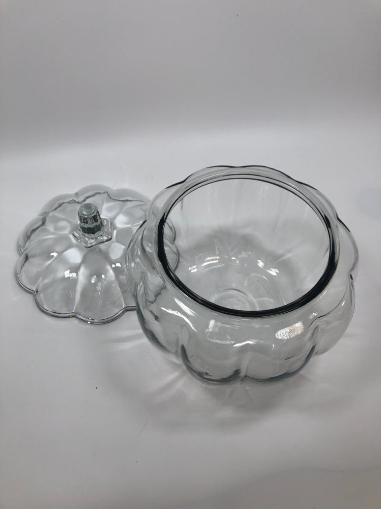 CLEAR GLASS PUMPKIN W/LID.