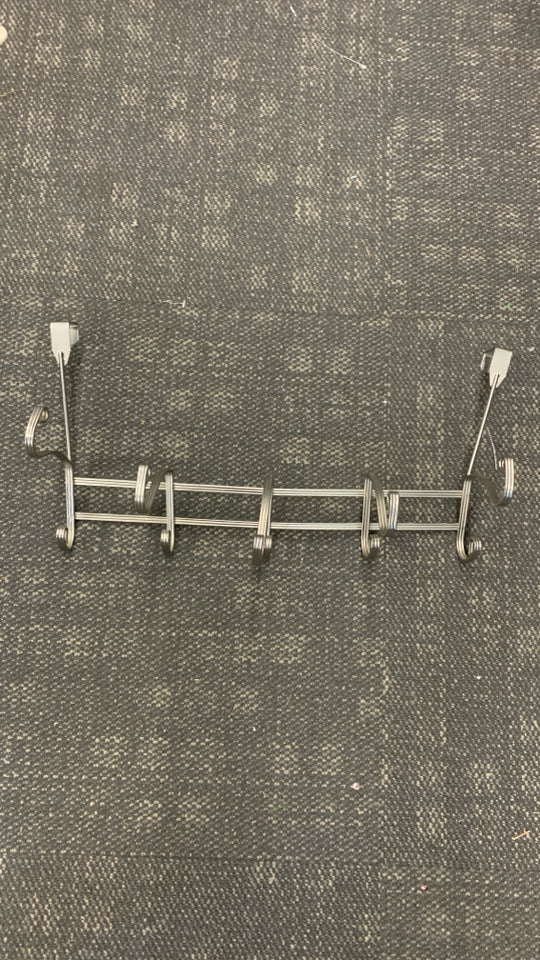 5-HOOK OVER-THE-DOOR HANGER.