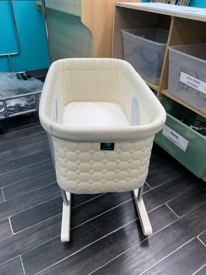 Green Frog Lily Pod Bassinet