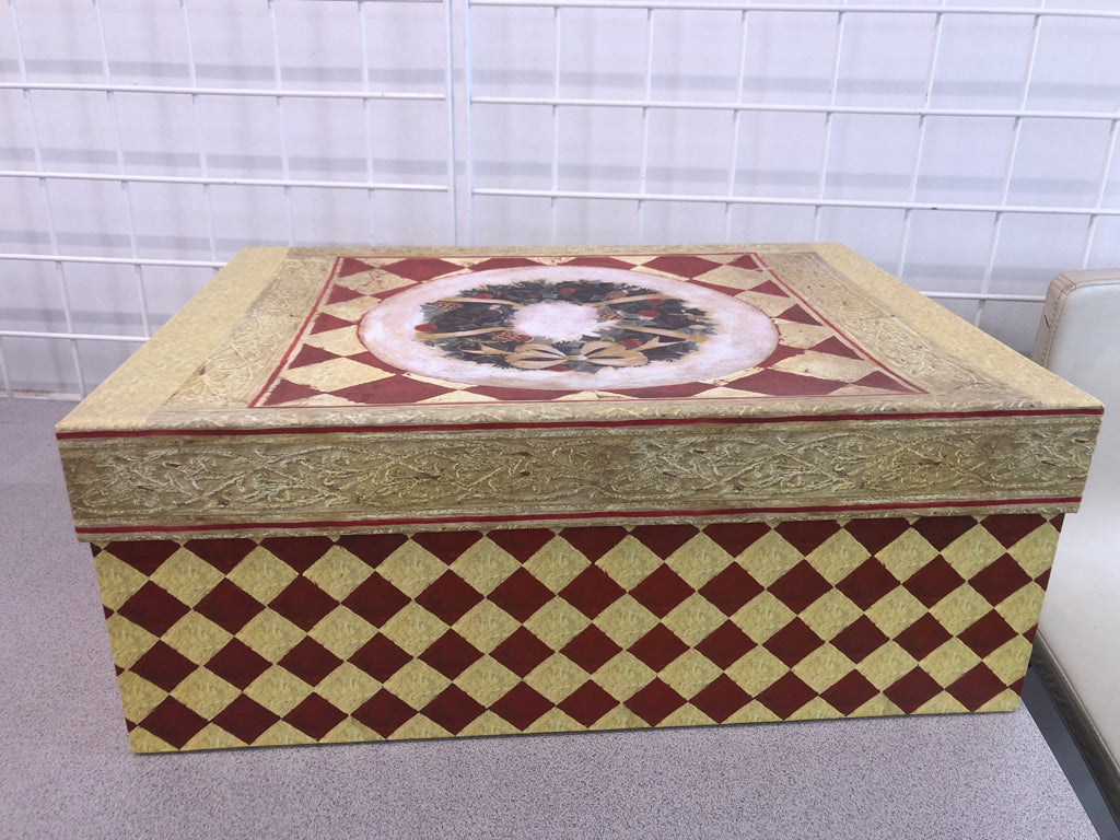 XMAS WREATH CARDBOARD ORNAMENT STORAGE BOX.