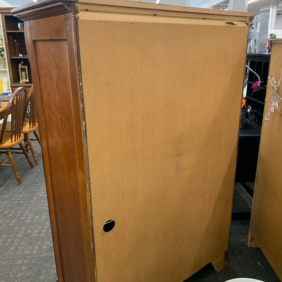 WEBB DEEP OAK CHIFFOROBE GENTLEMAN'S CHEST.