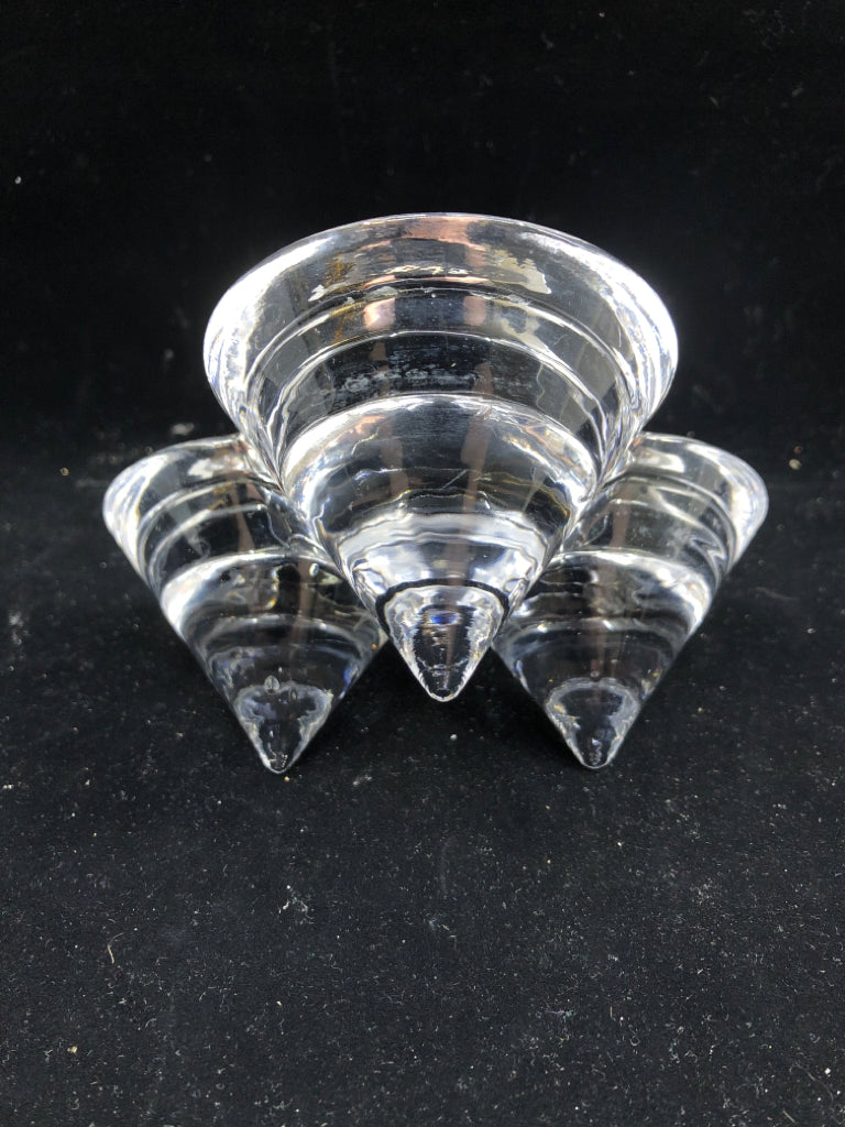 3 PROGNED TEALIGHT HOLDER.