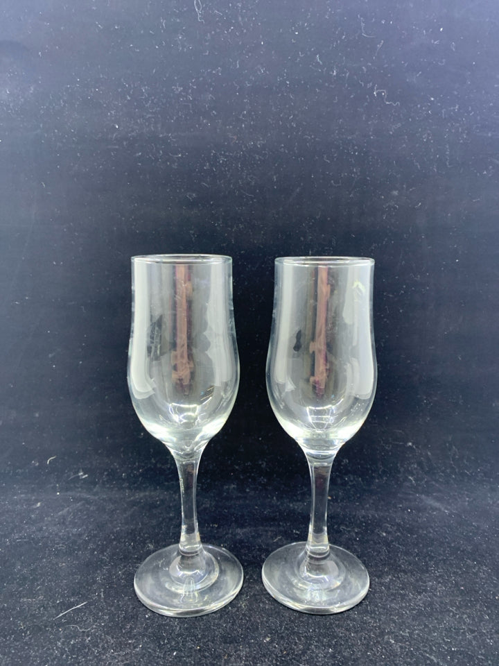 2 CHAMPAGNE FLUTES.