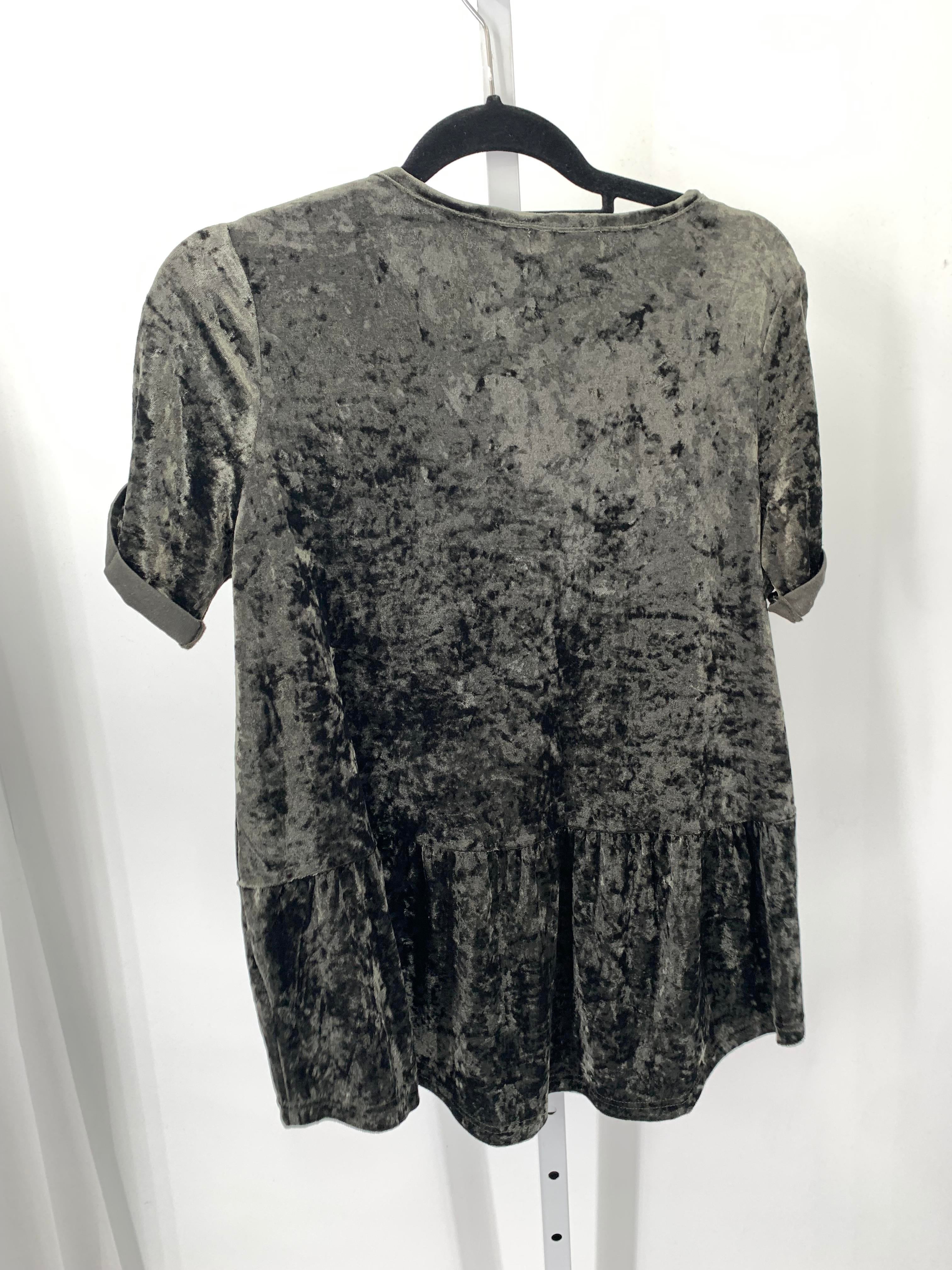 Size Small Juniors Short Sleeve Shirt