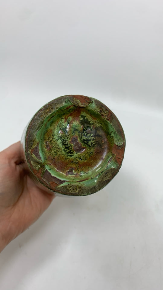 GREEN CRACKLE GLAZE POTTERY VASE.