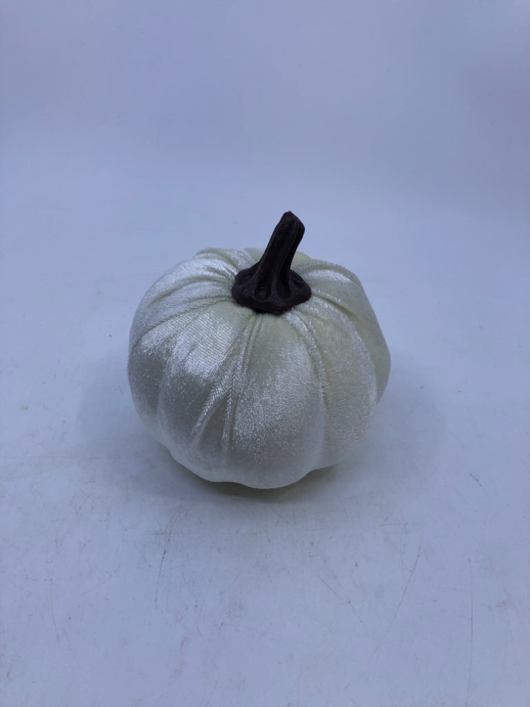 SMALL WHITE VELVET FABRIC PLASTIC PUMPKIN.
