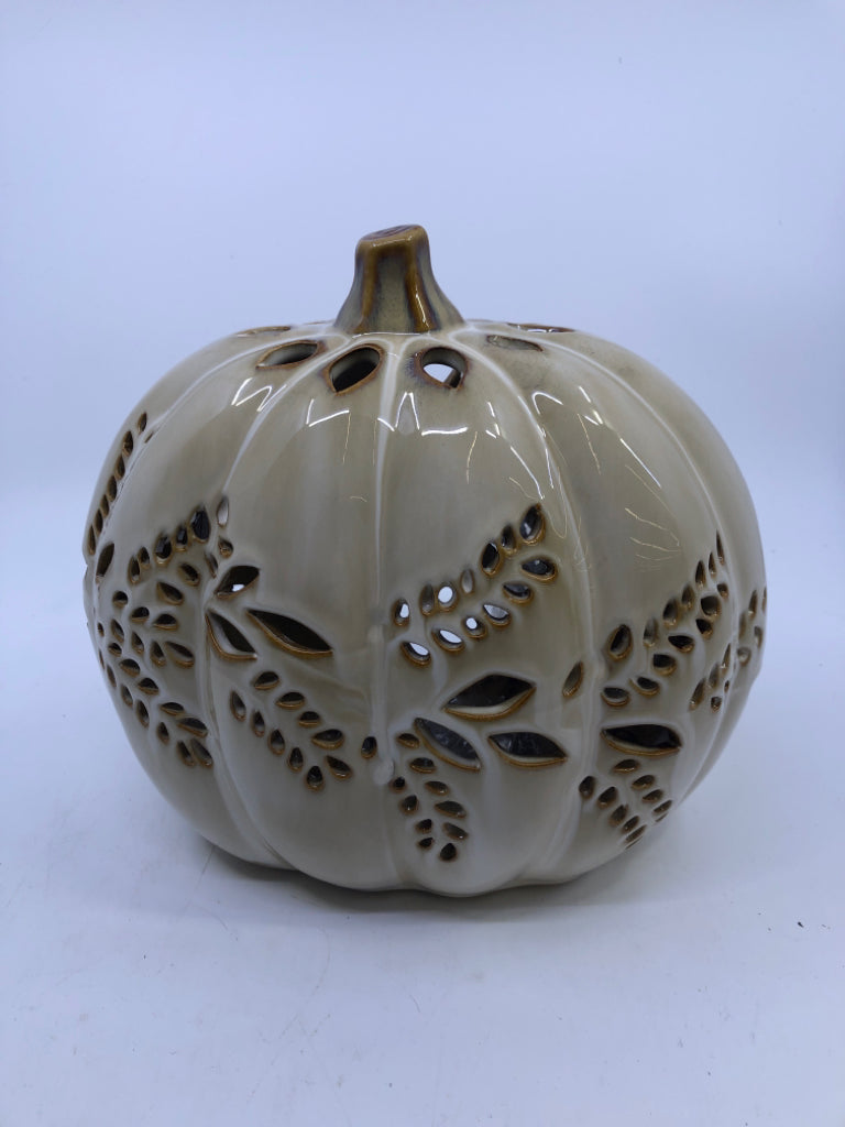 CERAMIC TAN PUMPKIN TEA LIGHT HOLDER.