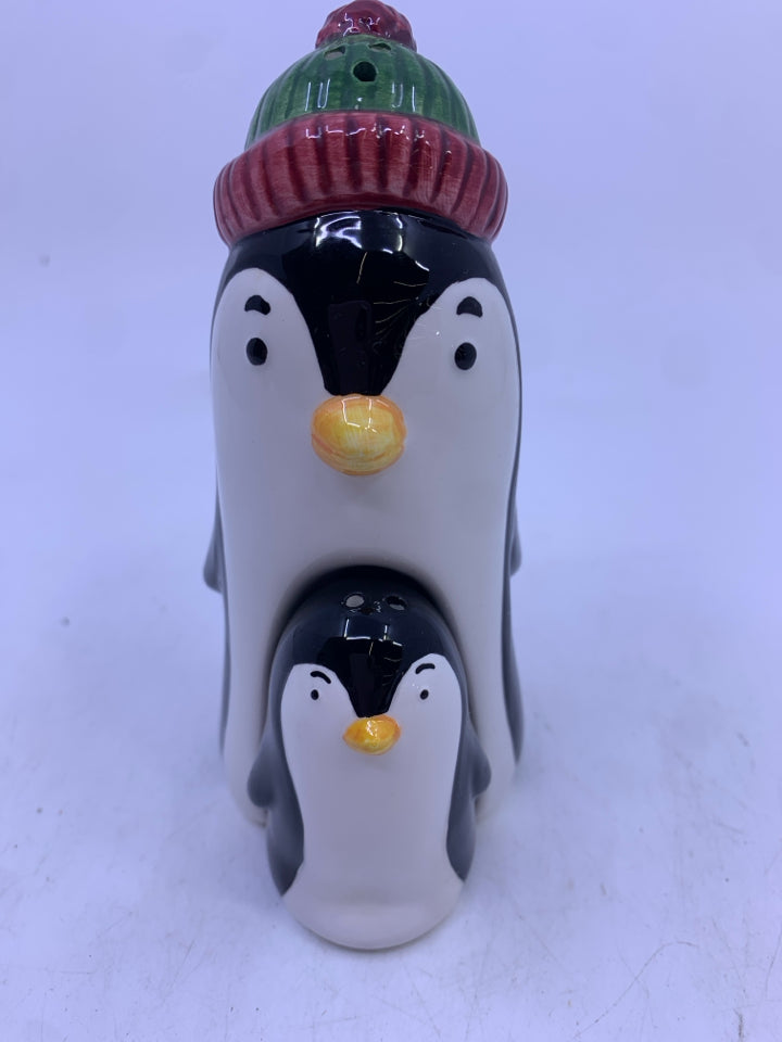 BABY+MOM CERAMIC PENGUIN W/ HAT S/P SHAKERS.