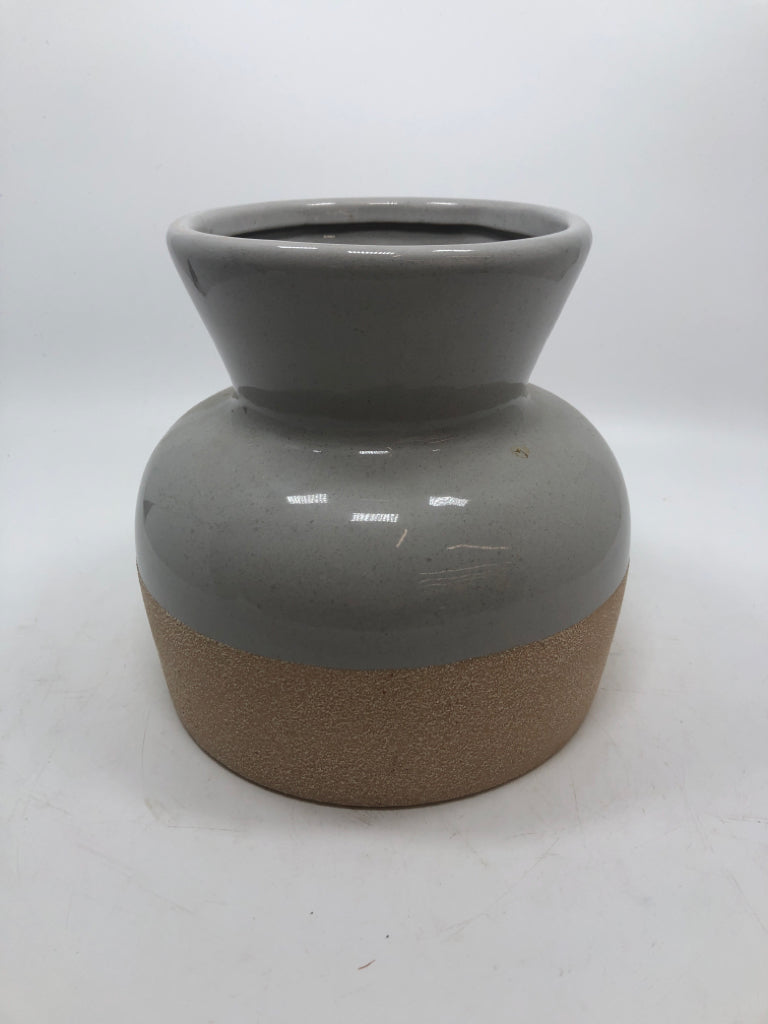 2-TONED TEXTURED GRAY CERAMIC VASE.