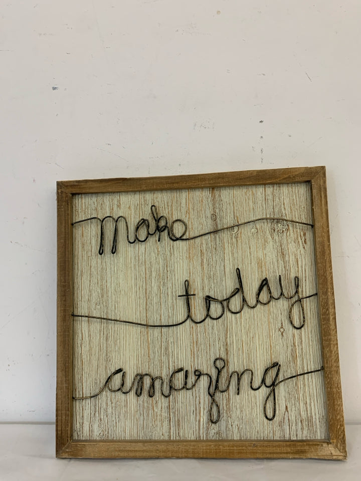 MAKE TODAY WOOD WALL HANGING.