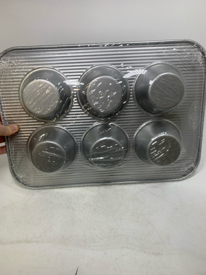 NIP USA PAN TEXAS MUFFIN PAN.