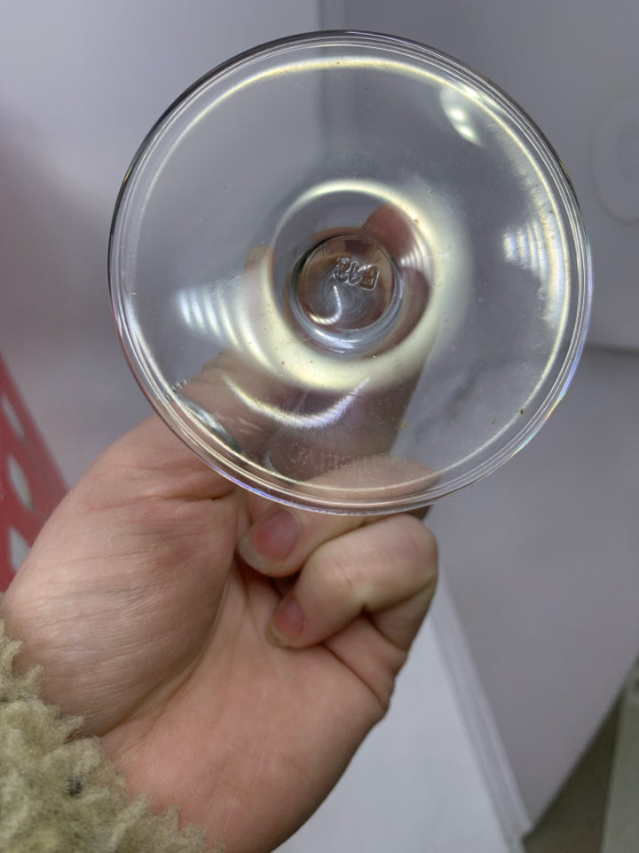 NIB 4 WHITE WINE GLASSES.