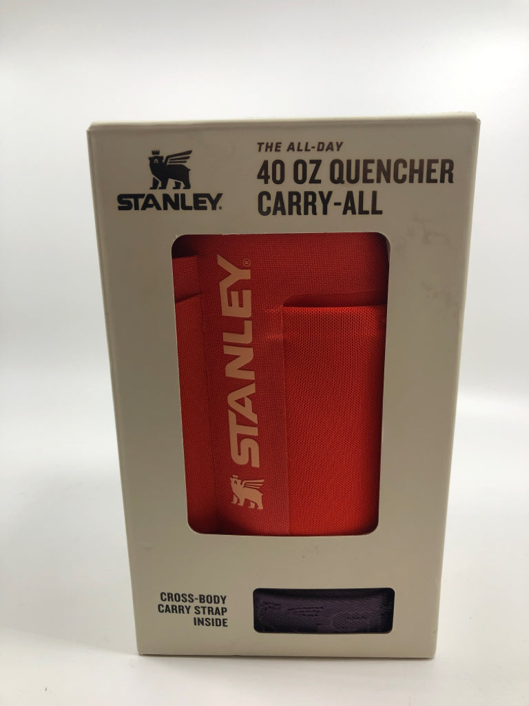NIB STANLEY 40OZ QUENCHER WATER BOTTLE W/CROSS BODY STRAP.