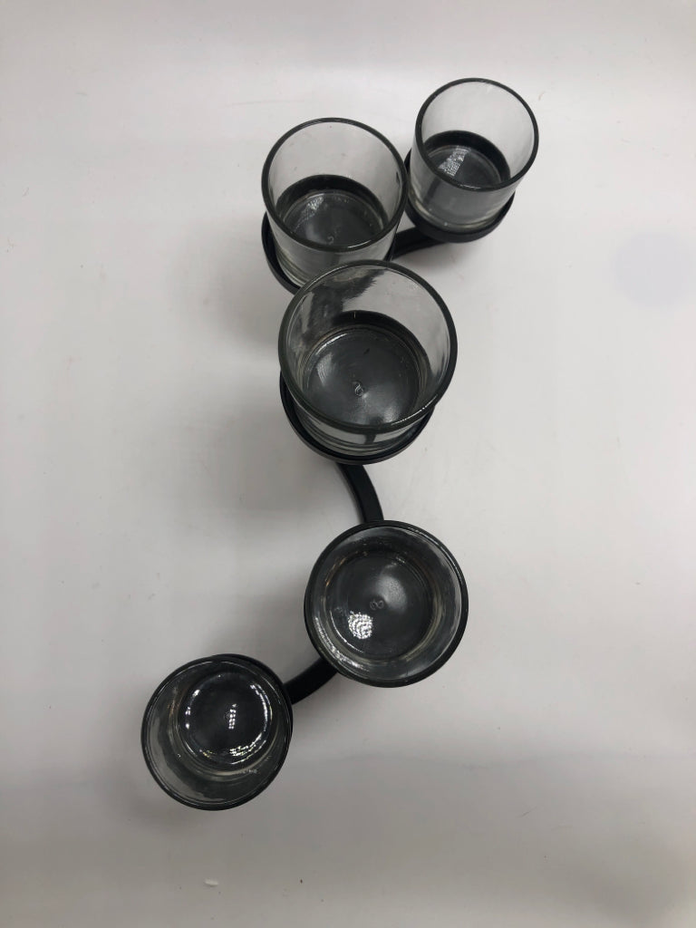 "S" SHAPE METAL TEALIGHT HOLDER.