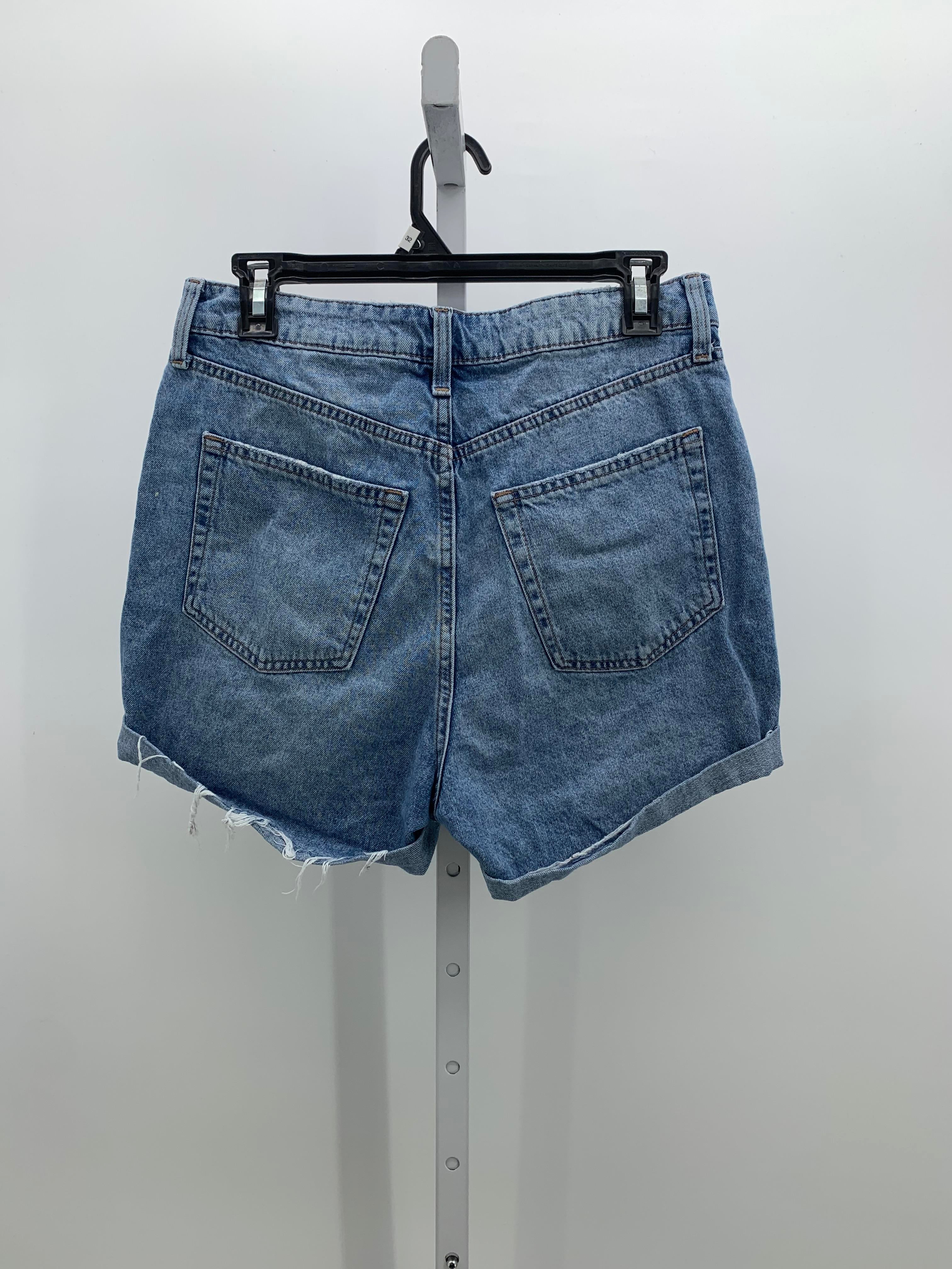 Divided Size 6 Juniors Shorts