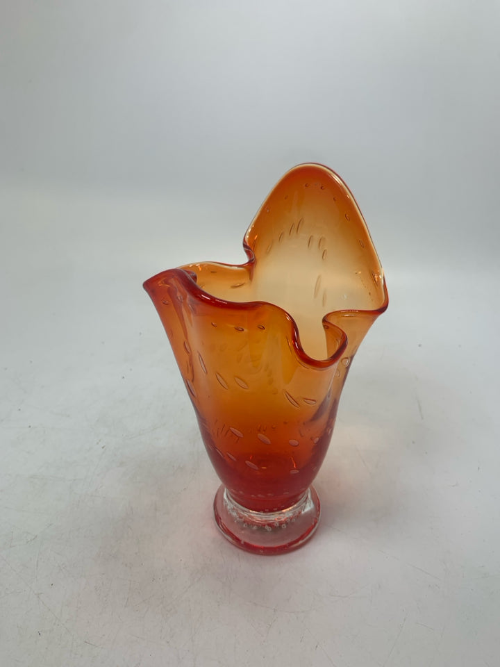 VTG HANDKERCHIEF BLOWN GLASS VASE W/ BUBBLES.