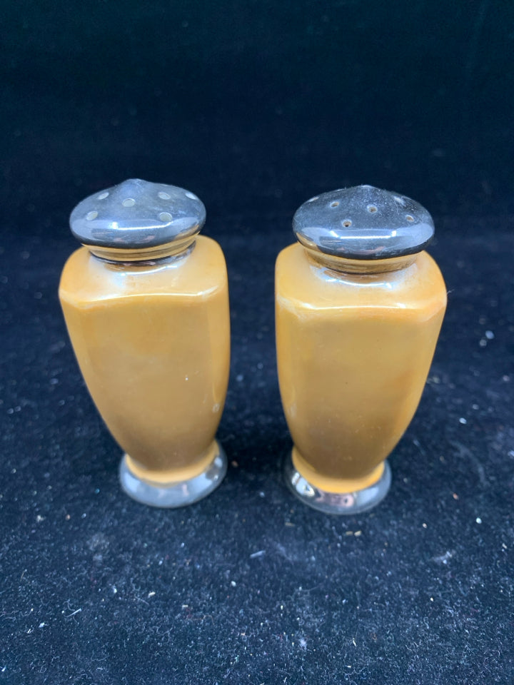 VTG ORANGE IRIDESCENT SALT AND PEPPER SHAKERS.