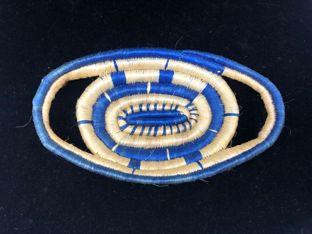 BLUE OVAL WOVEN TRAY.