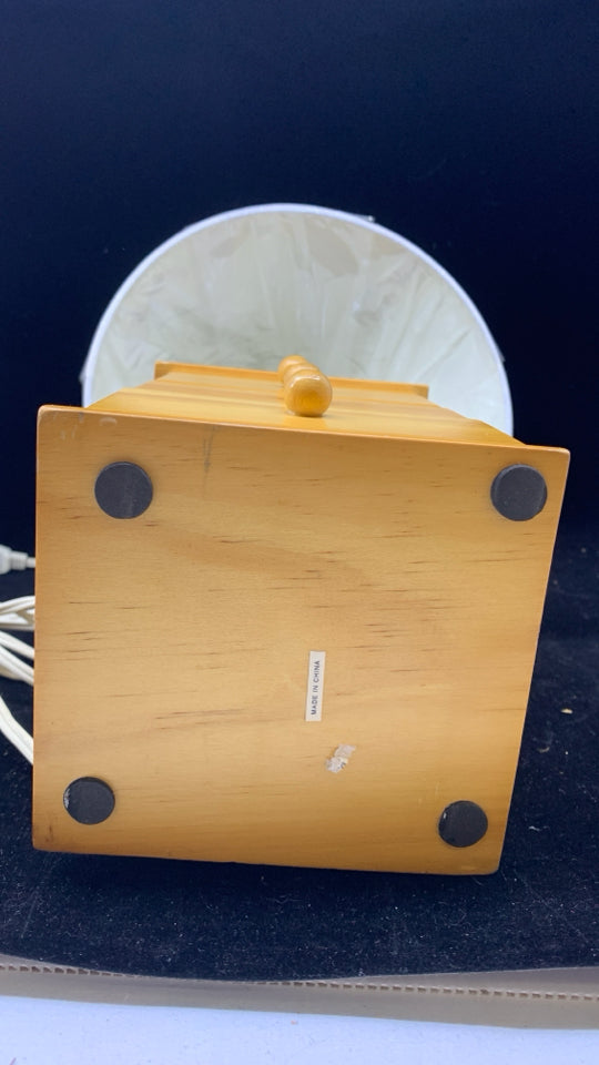 BLONDE WOOD W 3 DRAWER AND WHITE SHADE LAMP.