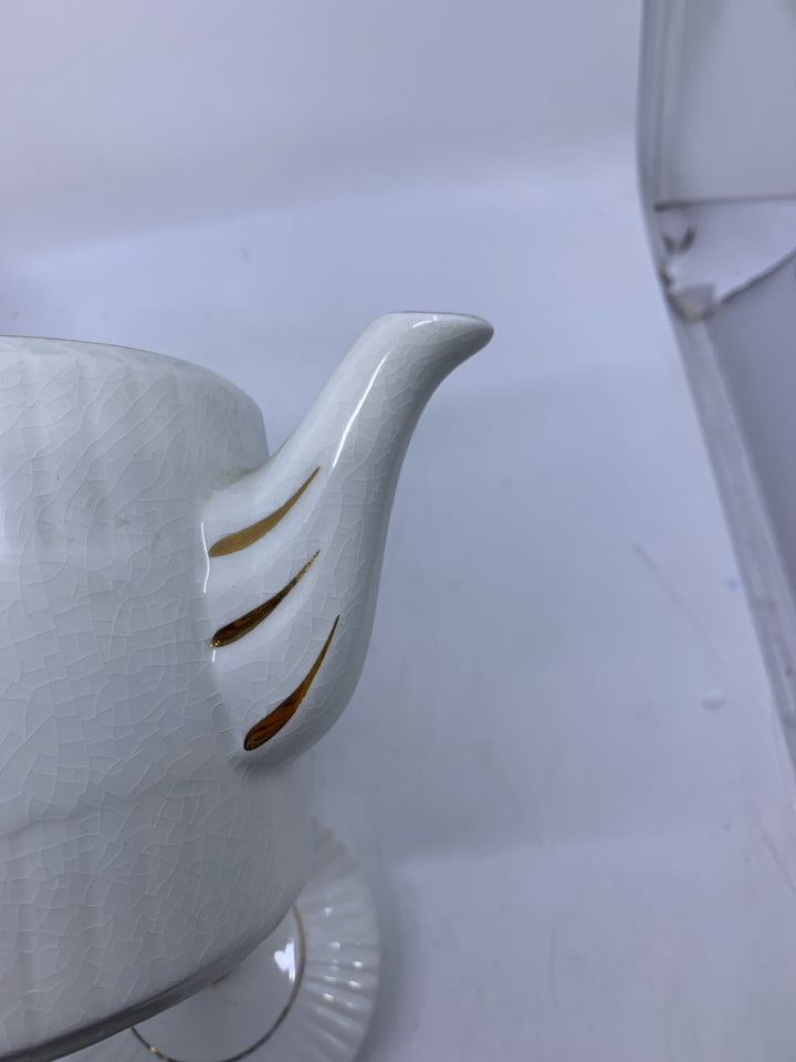 VTG ELLGREAVE TEA POT W/ PINK ROSES GOLD DETAILS.