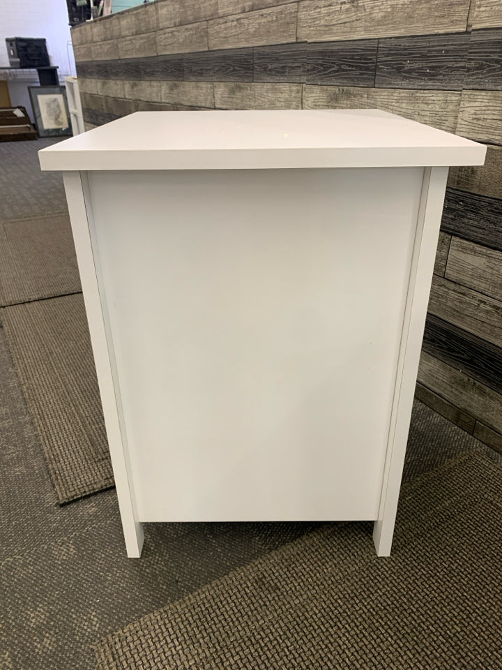WHITE WOOD NIGHTSTAND W/DRAWER AND SHELF.