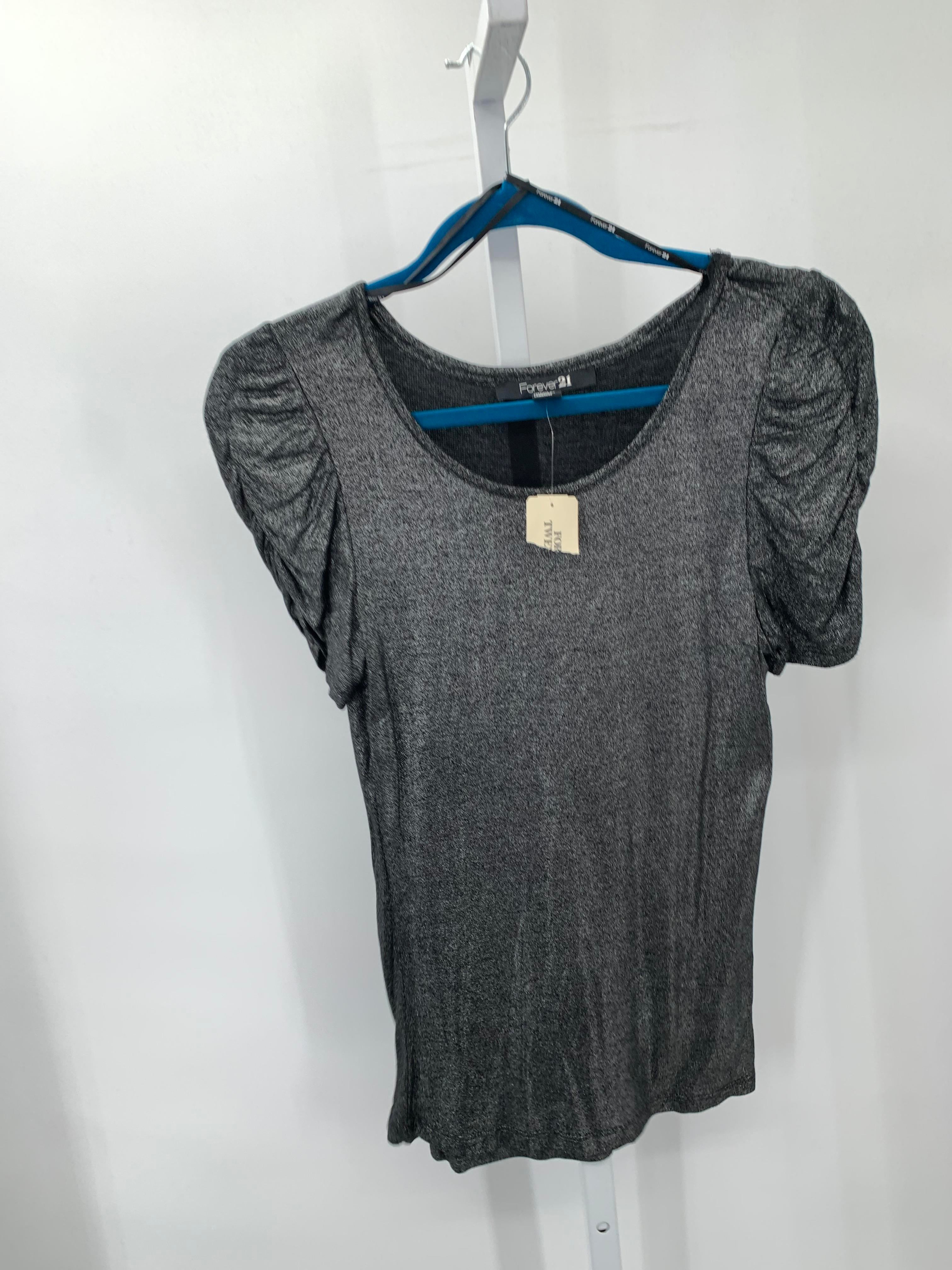 Forever 21 Size Large Juniors Short Sleeve Shirt