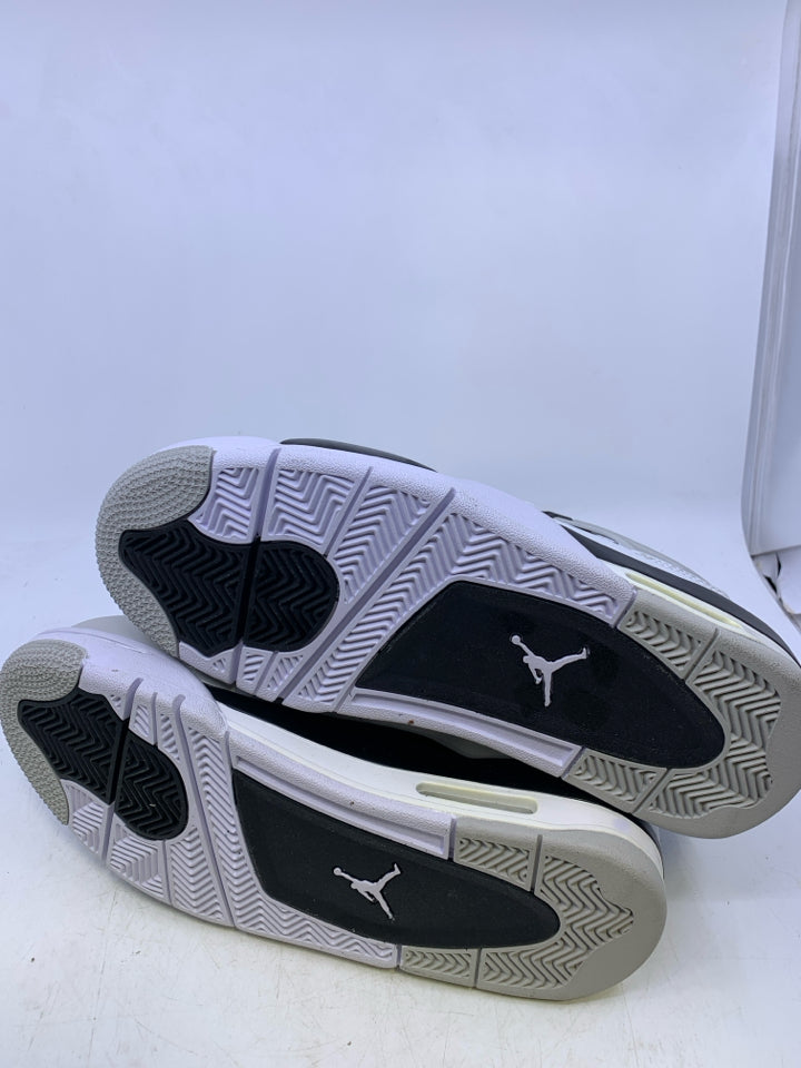 Nike Size 8.5 Young Men's Sneakers