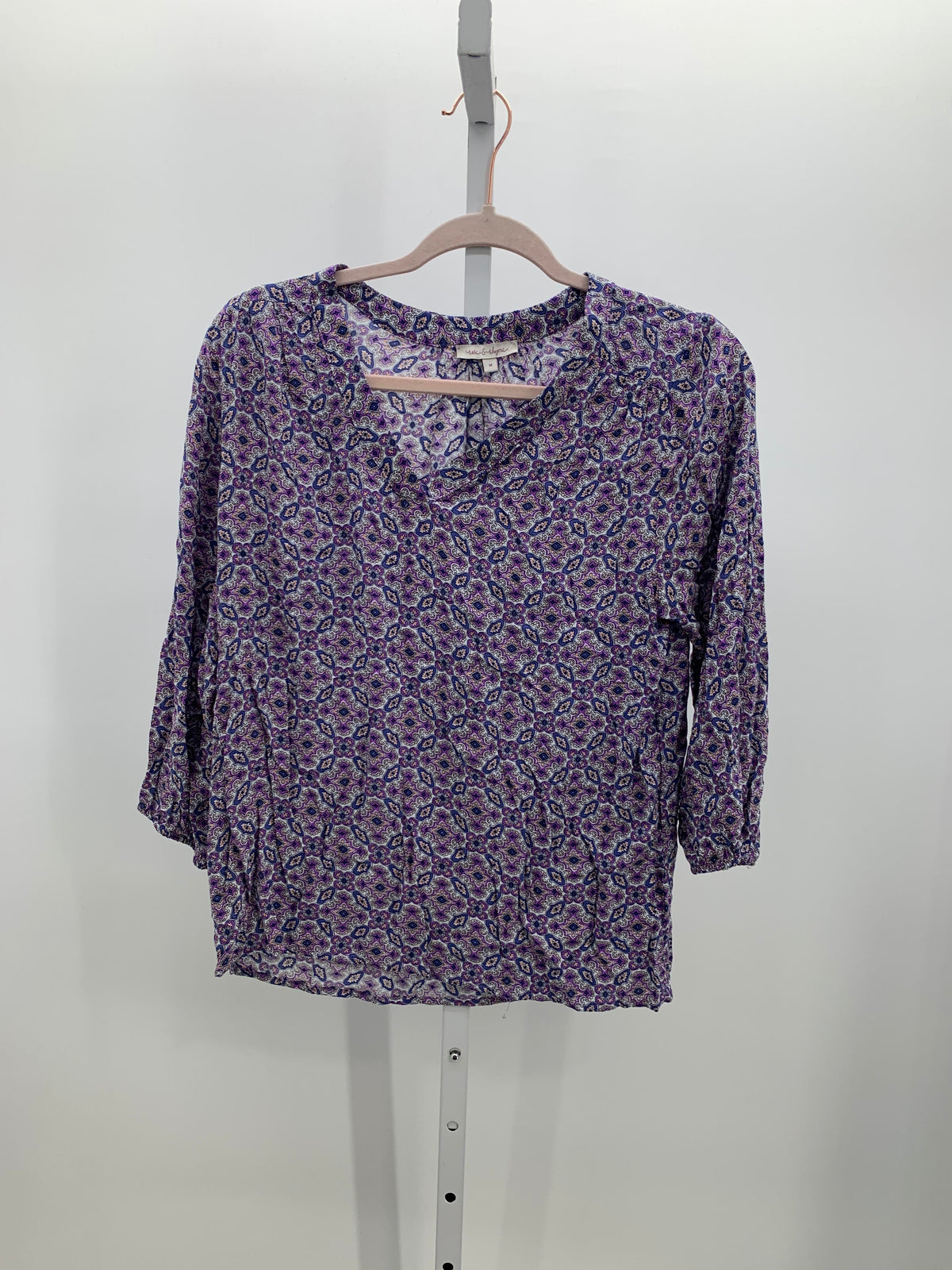 Size Medium Misses 3/4 Sleeve Shirt