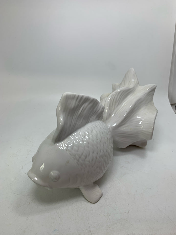 LARGE WHITE CERAMIC FISH W/ BIG TAIL.