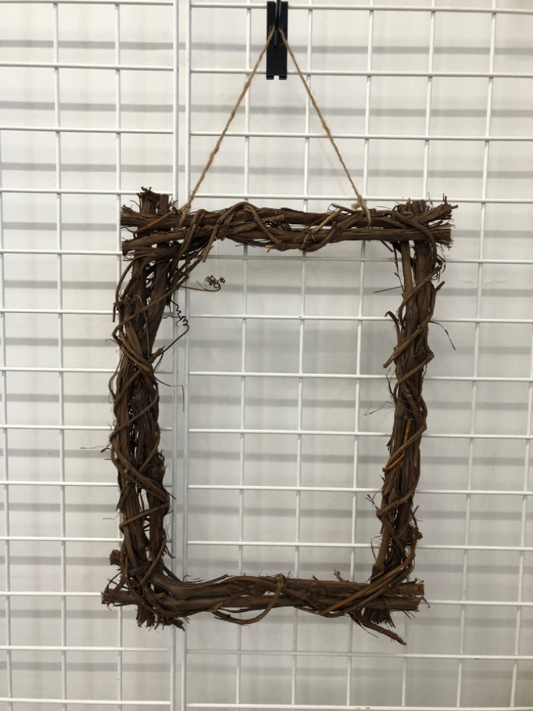 SQUARE TWIG WREATH 15" X 20"