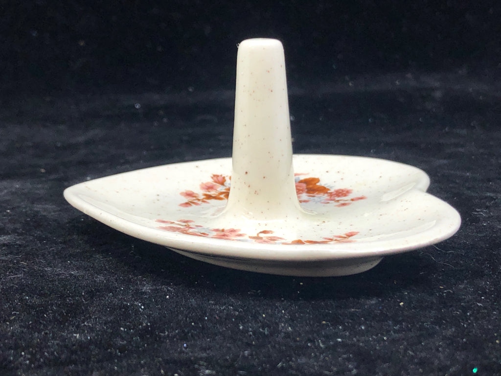 CREAM HEART SHAPED RING HOLDER W RED FLORAL.