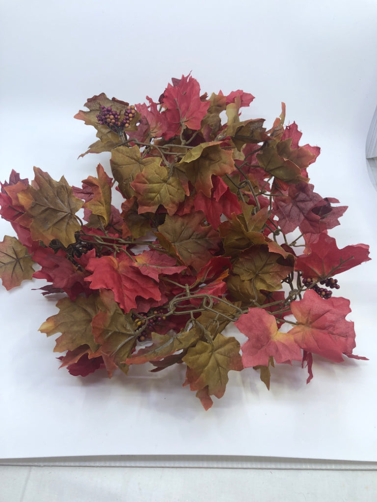 MAPLE LEAF GARLAND.