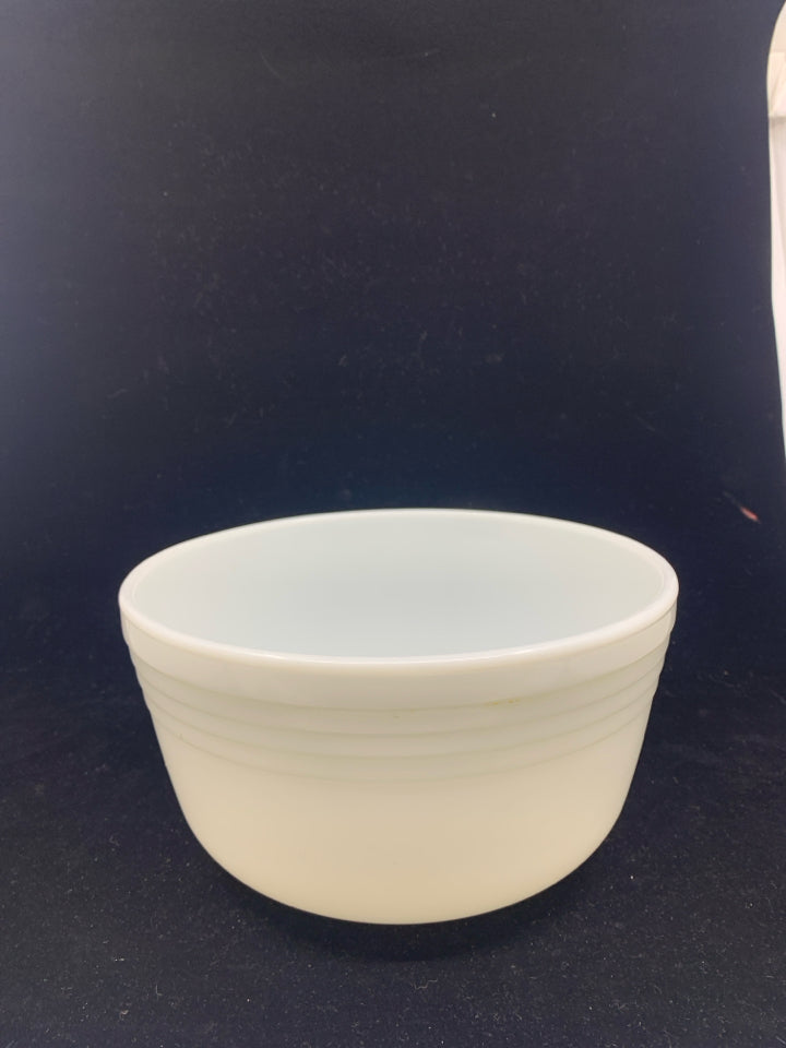 VTG PYREX HAMILTON BEACH WHITE GLASS MIXING BOWL.