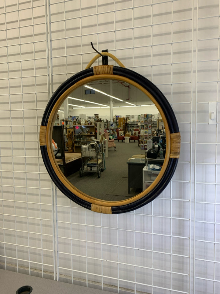 CIRCULAR MIRROR W/ RATTAN FRAME WALL HANGING.