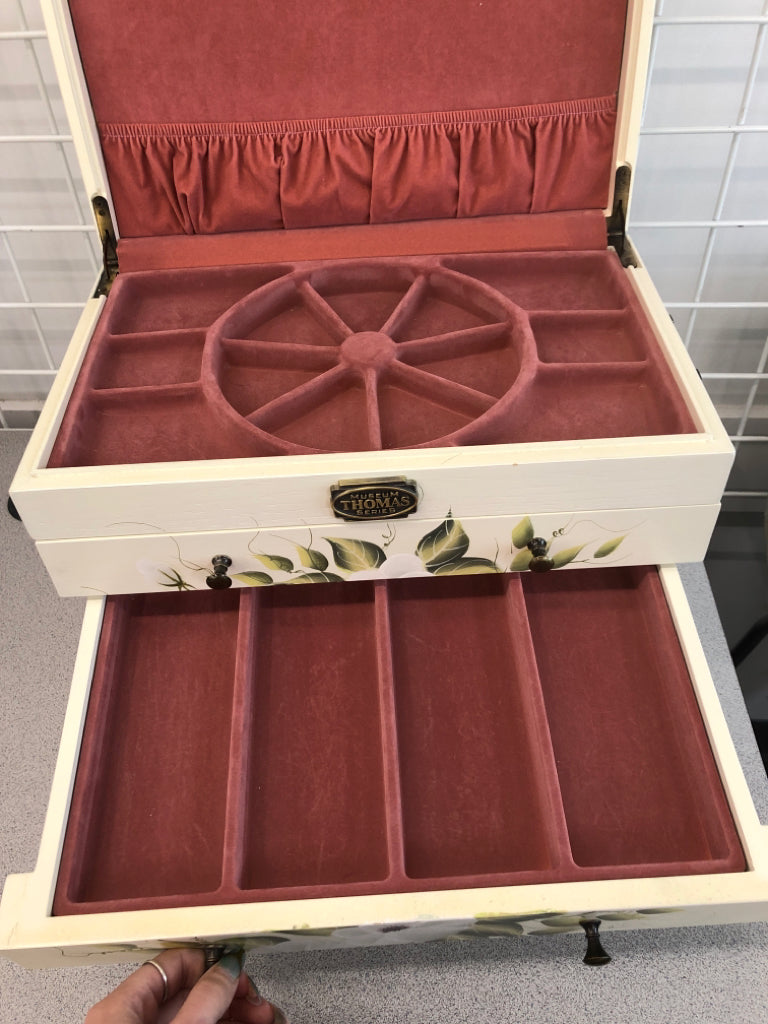 VTG CREAM, GREEN/ FLORAL JEWELRY BOX.