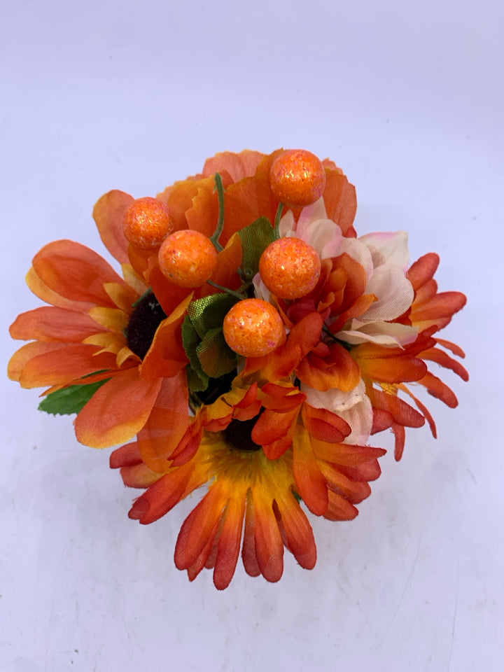 SMALL ORANGE FLORAL ARRANGEMENT.