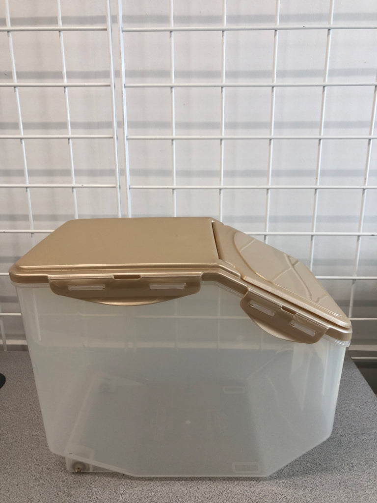 PLASTIC LOCK AND LOCK STORAGE W/FLIP LID.