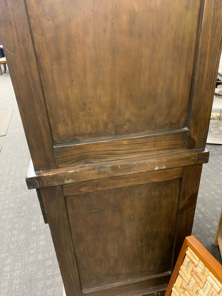 DARK WOOD TV CABINET W SHELF AND BOTTOM CABINET.