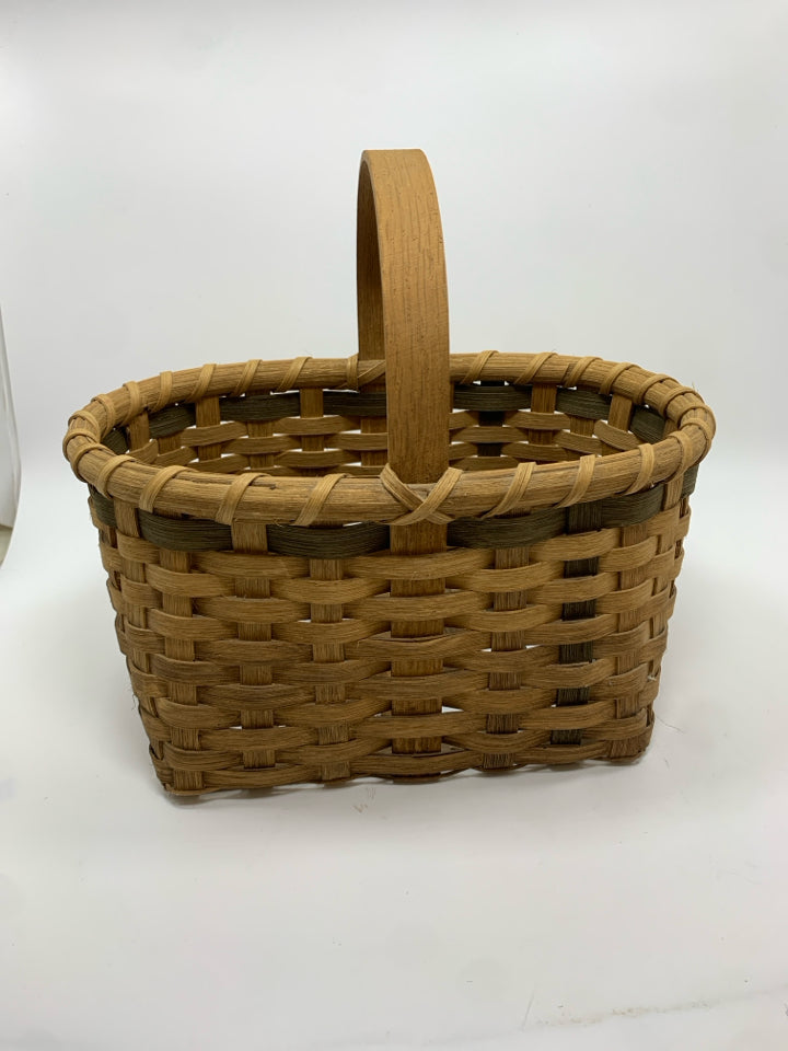 GREEN STRIPED WICKER BASKET W/BOW.