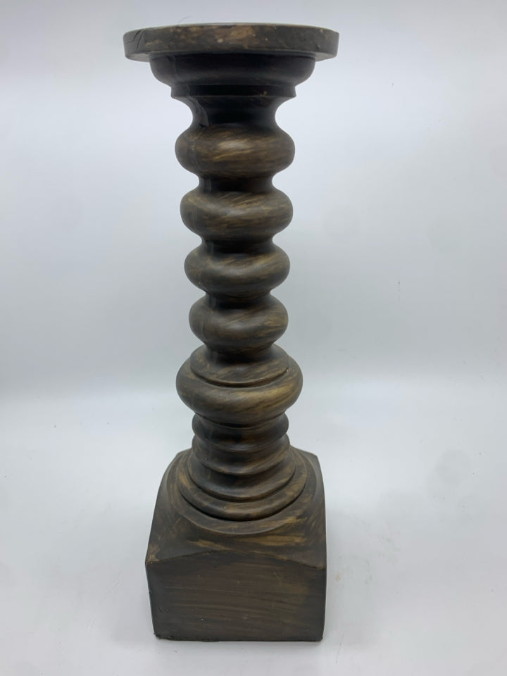 TALL SPINDLE CANDLE HOLDER.