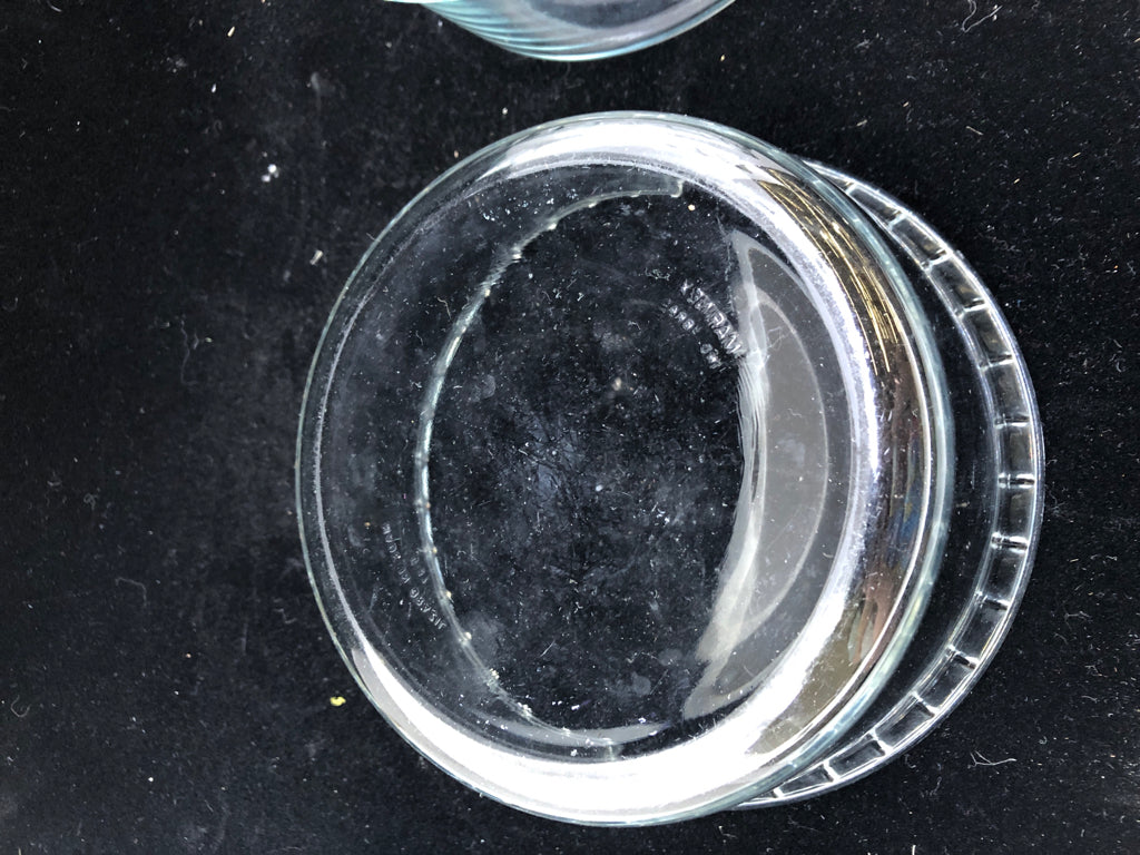 2 SMALL GLASS SERVING BOWLS.