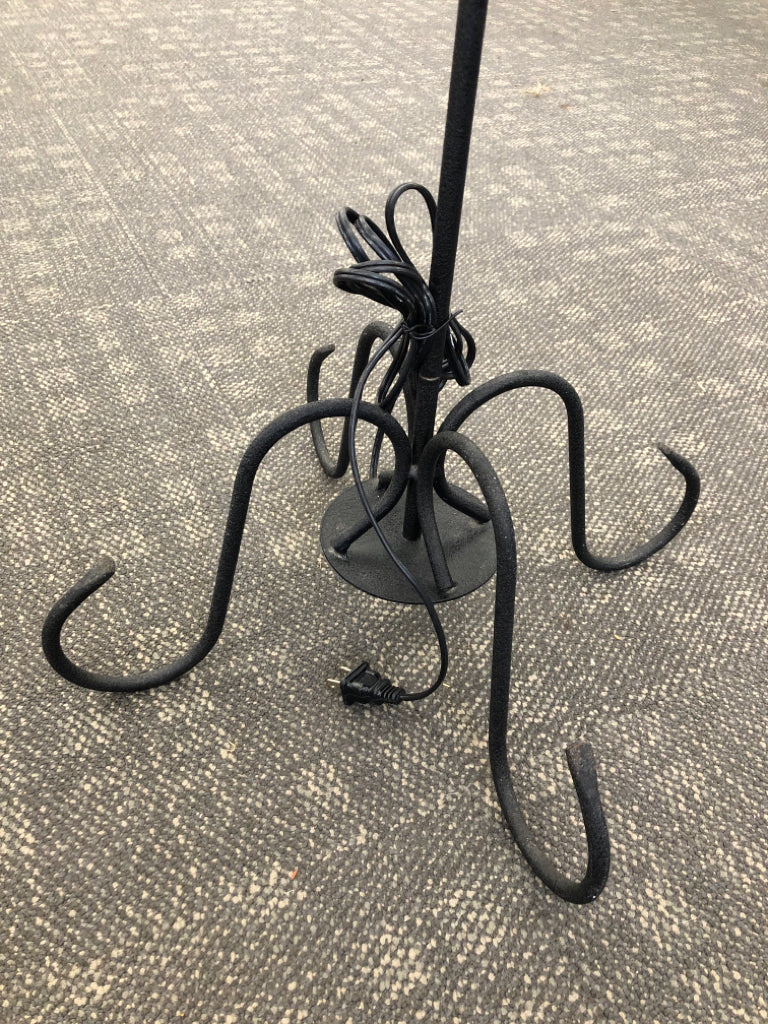 METAL FLOOR LAMP W/CURVED FEET & GRAY SHADE.