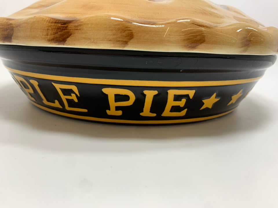 AMERICAN PIE COVERED PIE DISH.