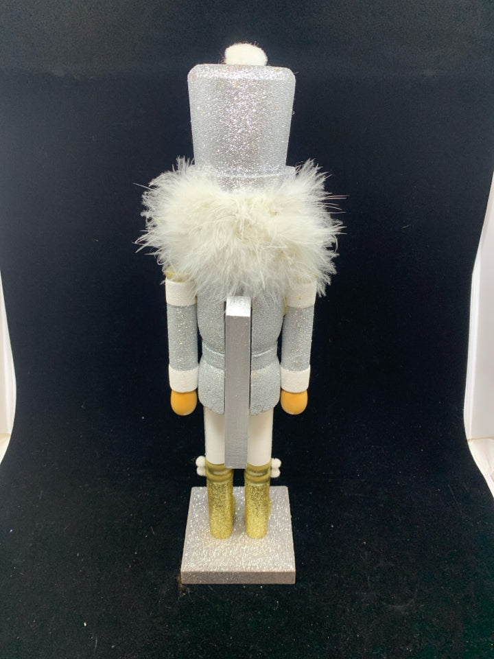 SLIVER/GOLD GLITTER NUTCRACKER.