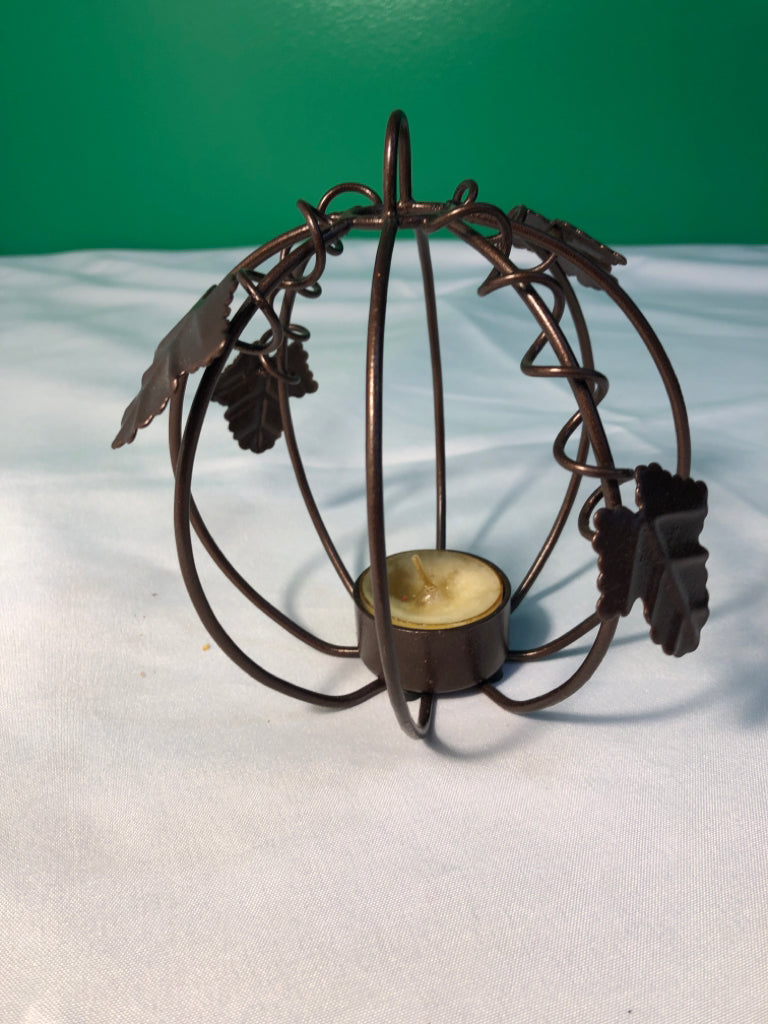 BROWN METAL PUMPKIN TEA LIGHT HOLDER.