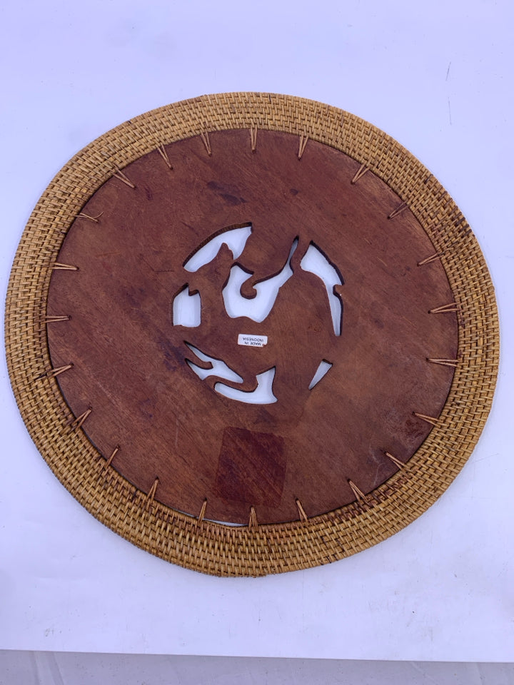ROUND WOOD TRIVET CARVED ANIMAL DESIGN.