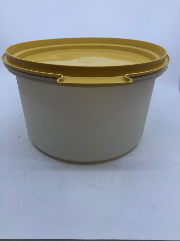 PLASTIC TUPPERWARE CAKE CARRIER.