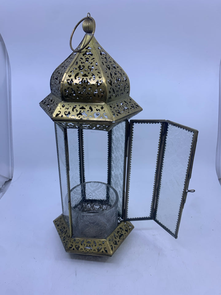 BRASS METAL PIECED GLASS PANES CANDLE HOLDER LANTERN 16 "h X 7 "W