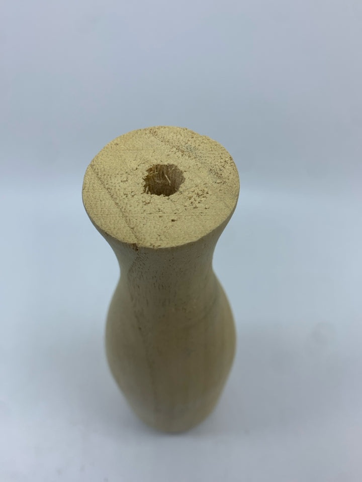 RAW WOOD VASE.