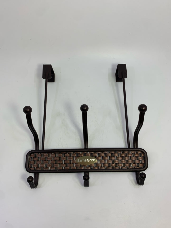 BROWN METAL OVER DOOR HOOKS.